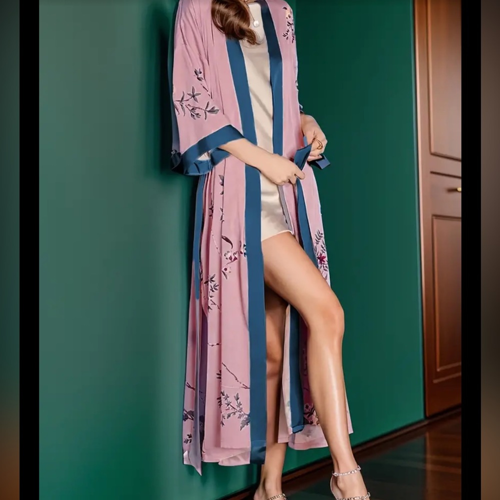 Violet Robe - Picture 5 of 7